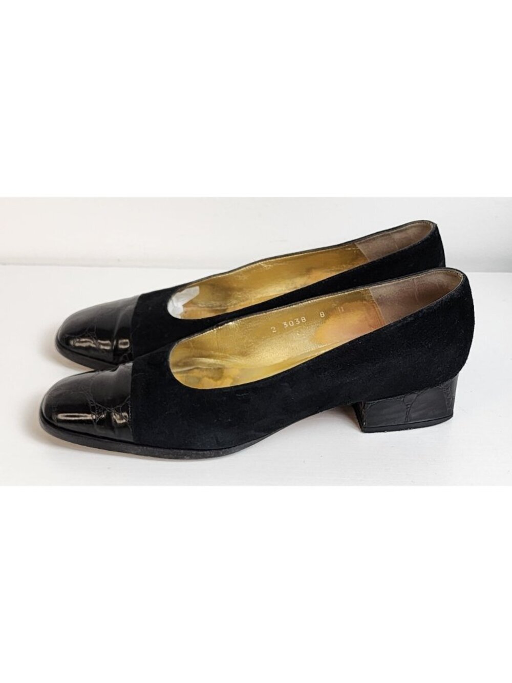 Vintage. PANCALDI Women's Italian Suede Pumps with patent Leather Cap toes. 1.5" - Picture 8 of 8